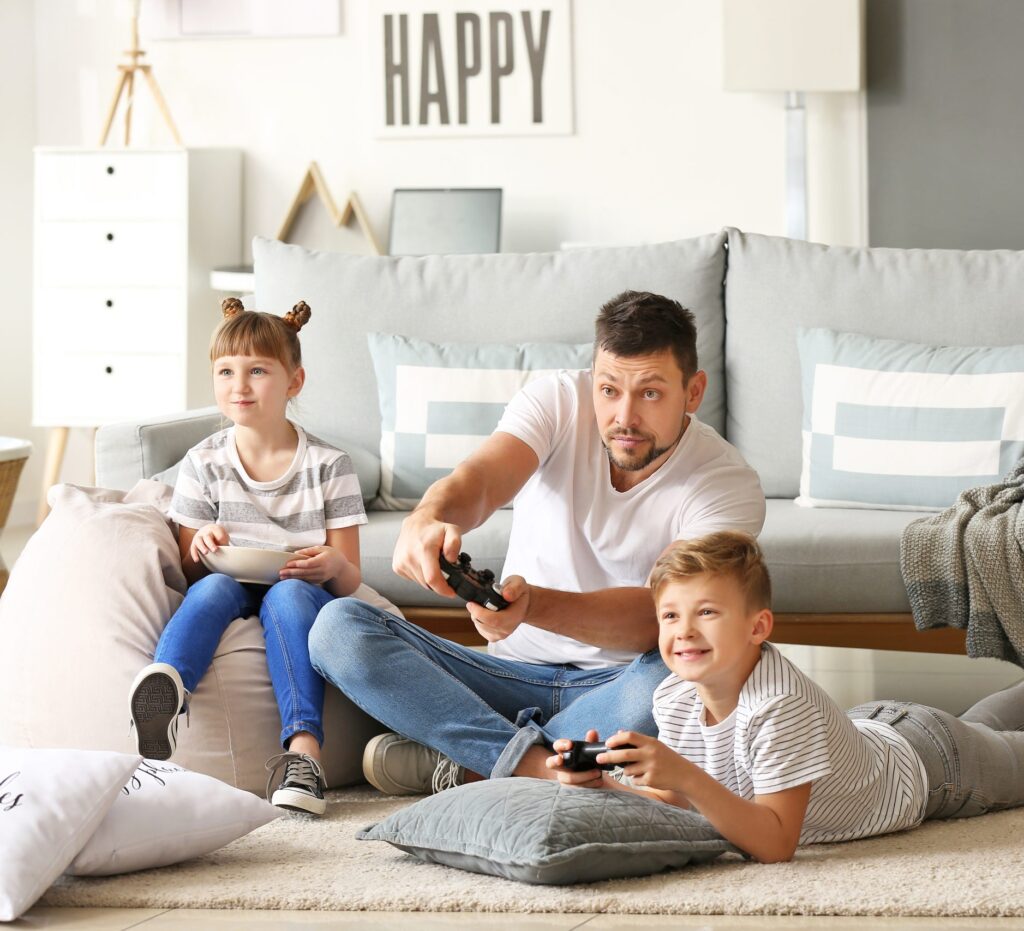 Dad and Kids family in living room, fiber internet, Empire Access